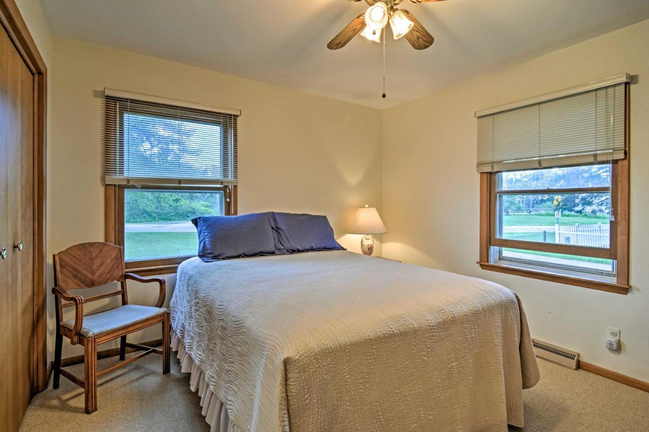 Lake Huron House With Grill And Beach Access! East Tawas Exterior photo