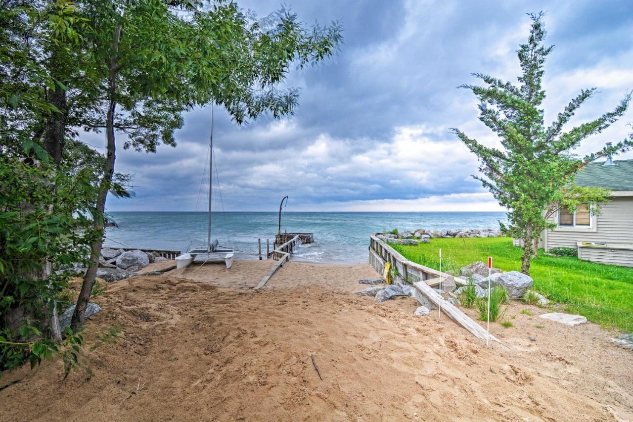 Lake Huron House With Grill And Beach Access! East Tawas Exterior photo